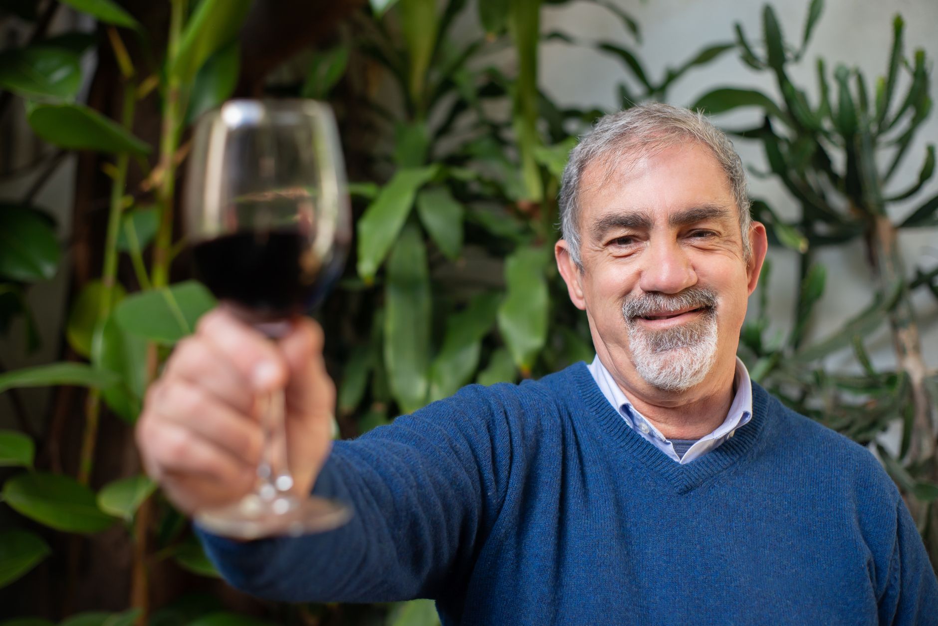 Vigneron souriant
